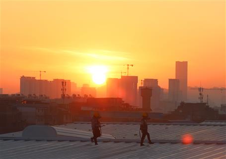 【媒體關注】新華網、人民網等媒體報道冶建公司戰(zhàn)高溫搶進度